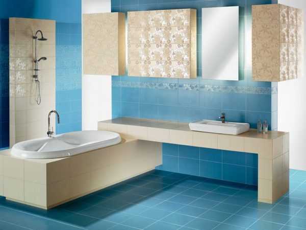 Płytki łazienkowe w kolorze beżowo-niebieskim