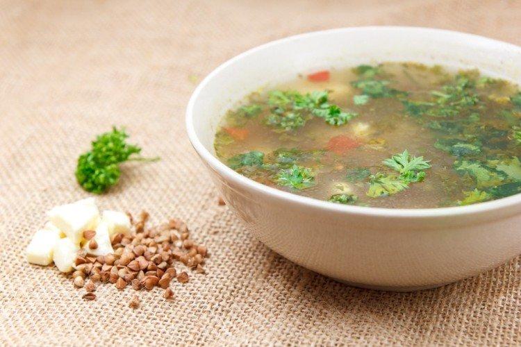 Szybka zupa jarzynowa z kaszą gryczaną - przepisy kulinarne