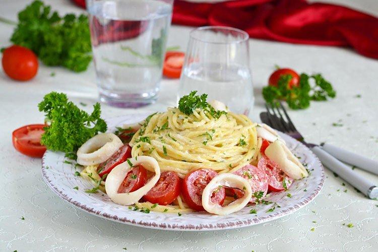 Makaron Italiano z kalmarami - przepisy kulinarne