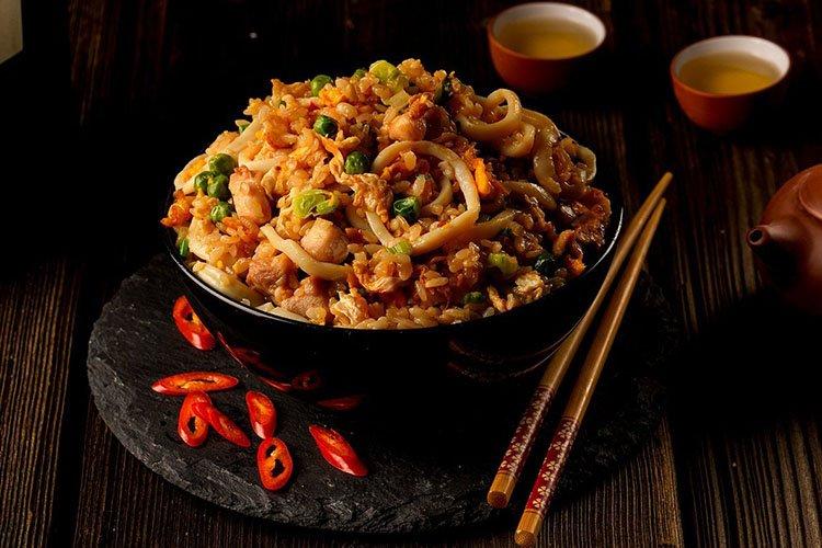 Ryż po azjatyckim z kalmarami - przepisy kulinarne