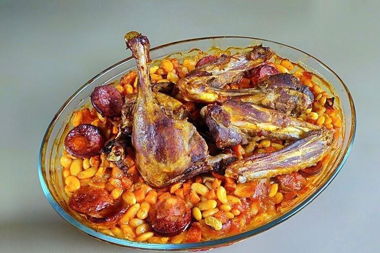 Gulasz z kaczką i fasolą - przepisy kulinarne