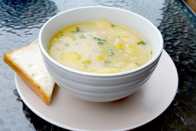 Zupa mleczna z makaronem i ziemniakami