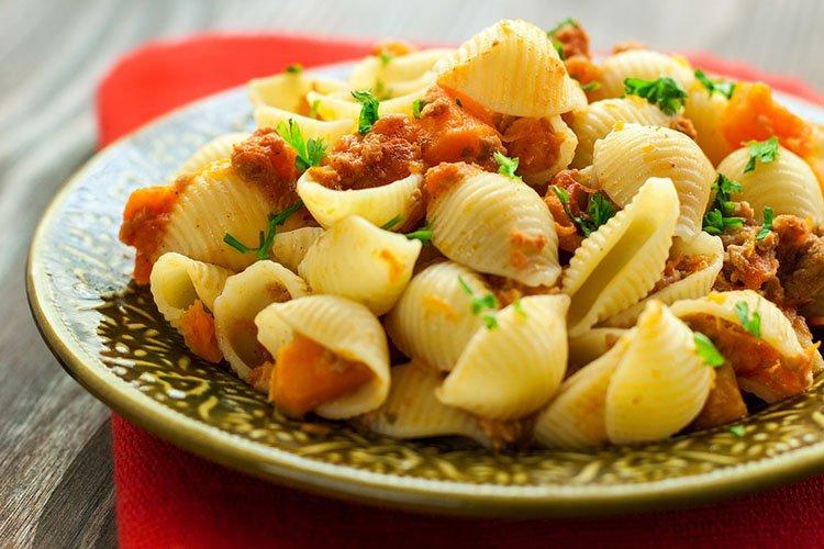 Makaron z małżami i grzybami - przepisy kulinarne