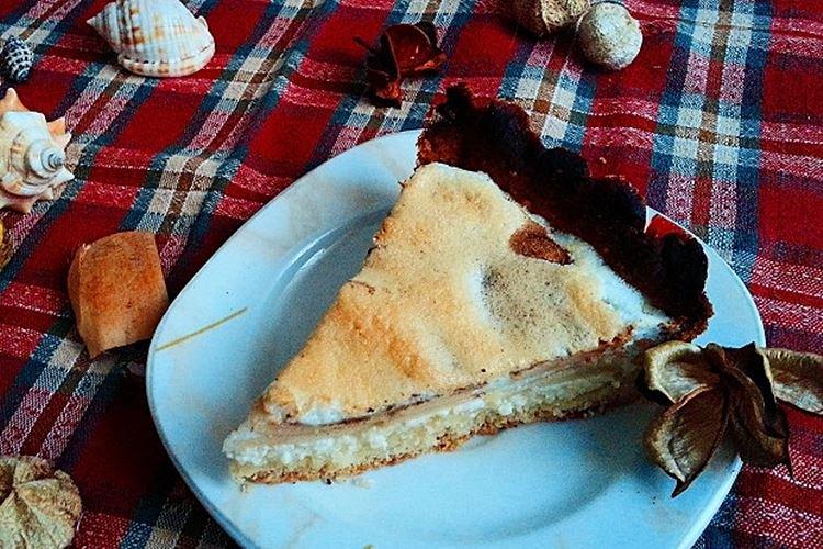 Kruche ciasto twarogowo-jabłkowe - przepisy kulinarne krok po kroku