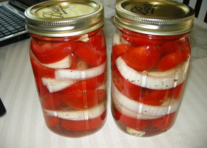 Pomidory z cebulą na zimę