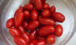 Pomidory w soku pomidorowym na zimę