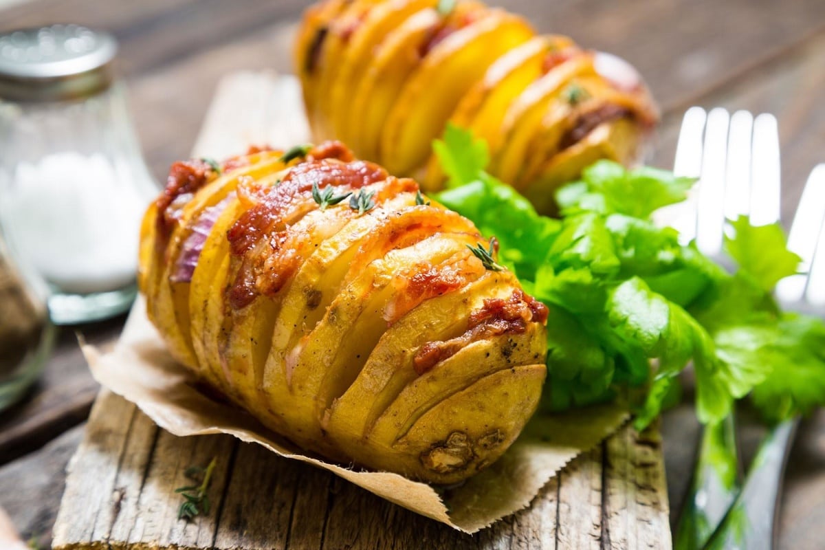10 najsmaczniejszych przepisów na ziemniaki z piekarnika