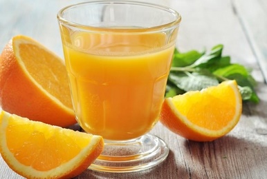 Czy sok pomarańczowy jest dobry na zapalenie żołądka?